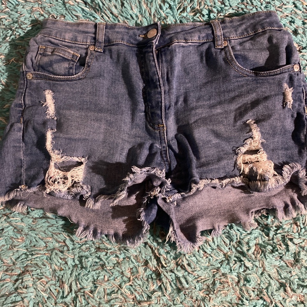 Blue ripped denim jean shorts! Size 10💙